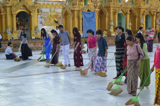 One of the only group devotions - a line of people sweep around the stupa, in unison.